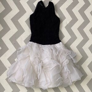 Lillie Rubin Elegant Black & White Halter Dress Size 4 / Preowned (See all Pics)